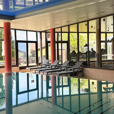 Aurevo Luxury - Pool, & Lakeview